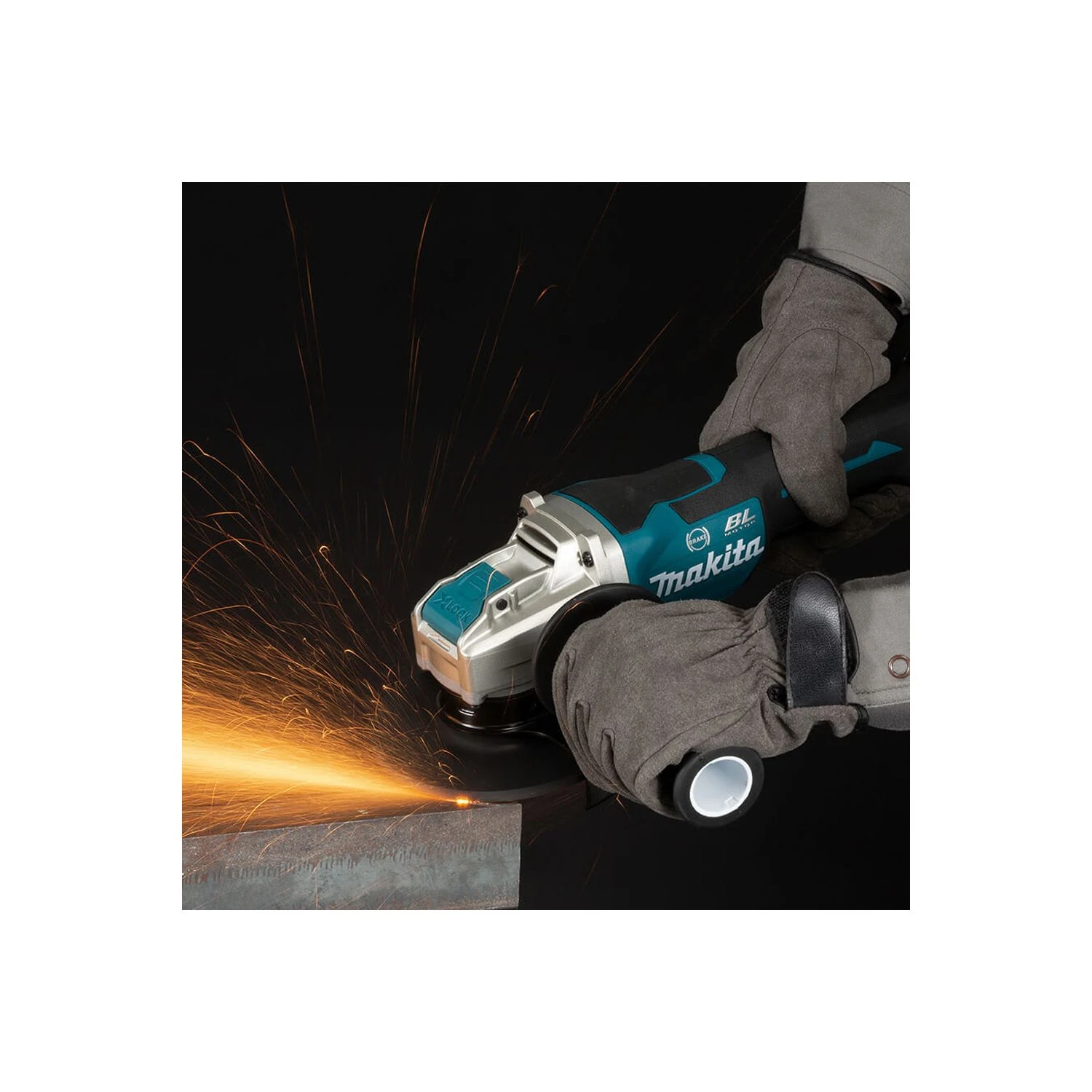 Makita DGA519 18V Brushless X-Lock Angle Grinder With 2 X 3.0Ah Batteries, Charger & Case - Image 5